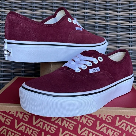 Vans WMNS Authentic Platfor
(Suede) Port Royale/True
VN0ARAVRJNR Platforms - Picture 9 of 16